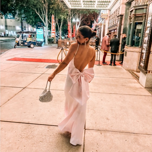 Backless Pink Evening Dress 🎀 - Picture 2 of 4